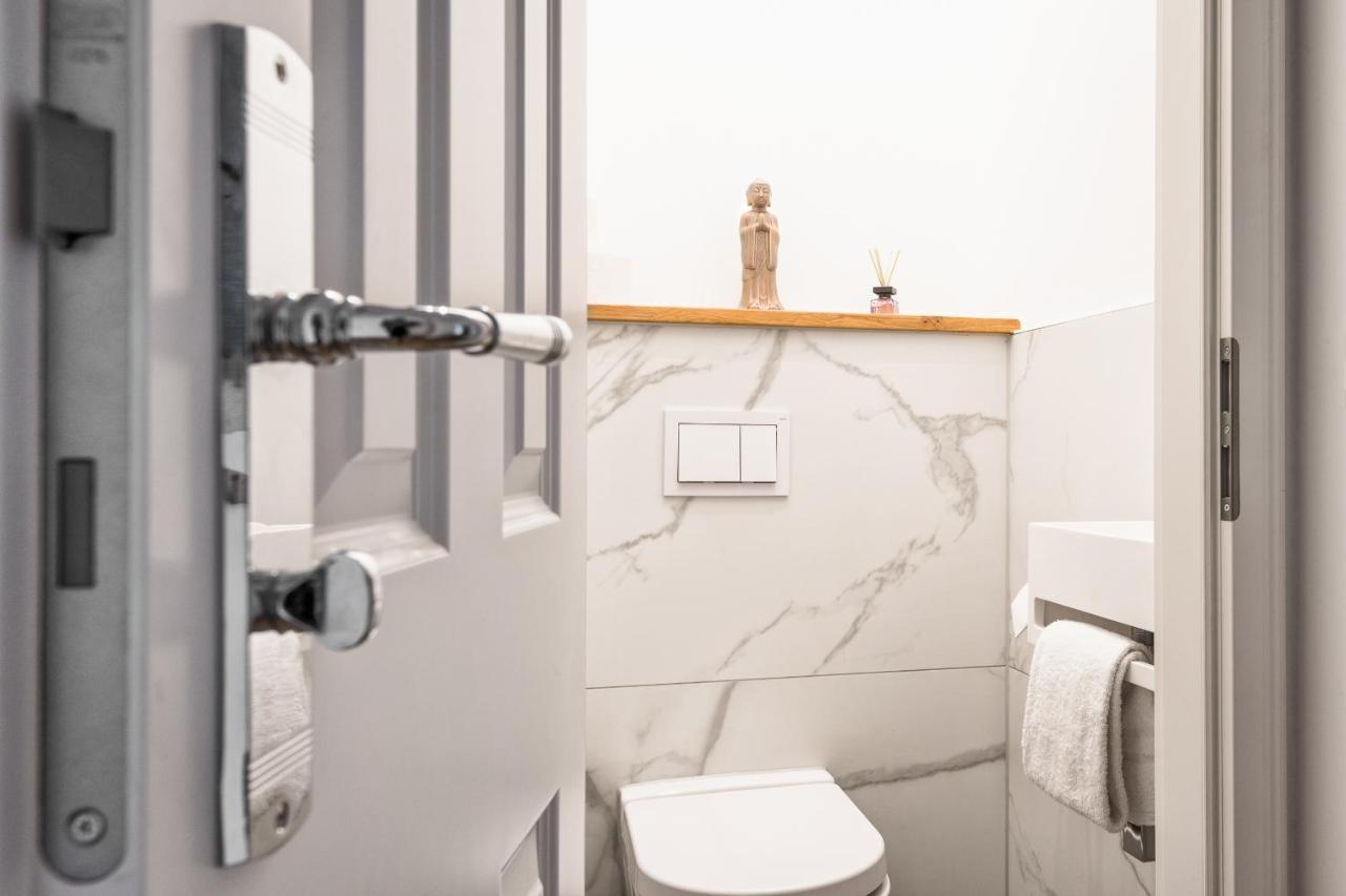 Riesiges Apartment Nahe Kudamm Sehr Schoner Altbau 123M2 Gross 12 Gaste Berlin Eksteriør billede